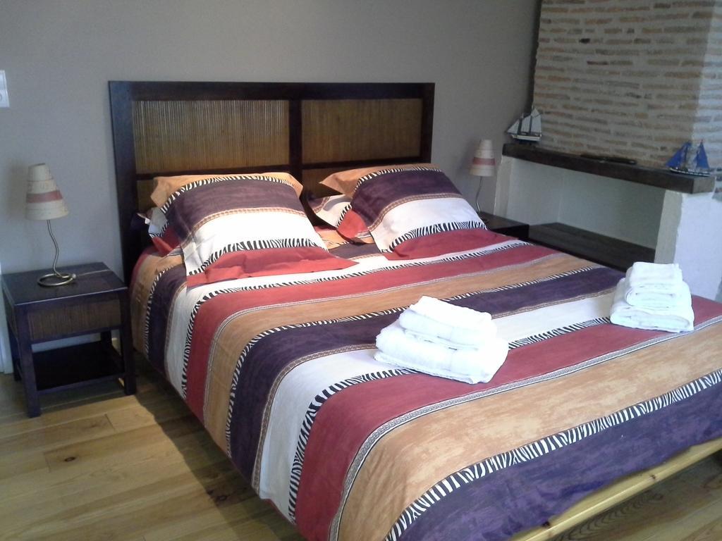 Maison D'Hotes Brameloup Jardin Ovale Coudures Rum bild